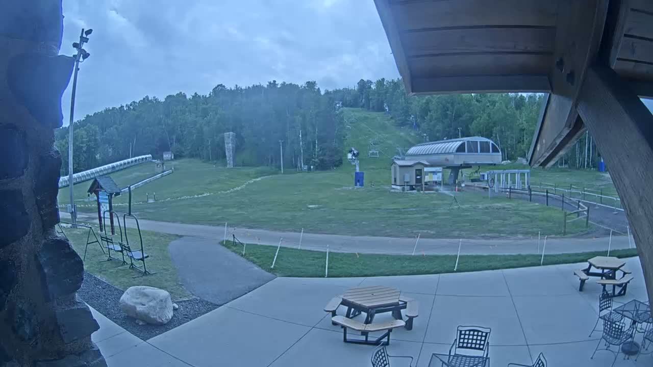 Giants Ridge Main Square, Ski Slopes & Cable Car Live Cam - Biwabik, Saint Louis, Minnesota, USA