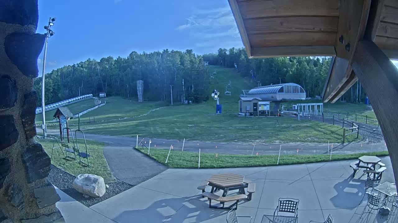 Giants Ridge Main Square, Ski Slopes & Cable Car Live Cam - Biwabik, Saint Louis, Minnesota, USA