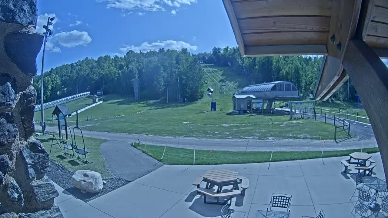 Giants Ridge Main Square, Ski Slopes & Cable Car Live Cam - Biwabik, Saint Louis, Minnesota, USA