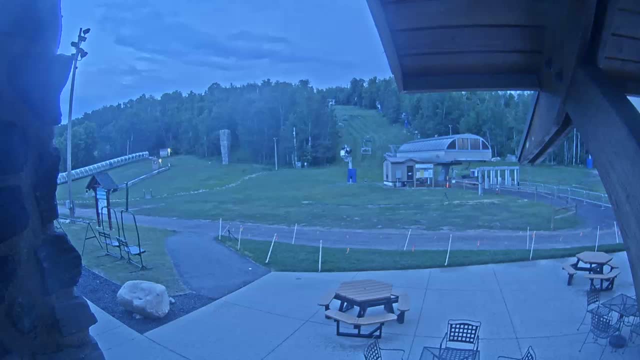 Giants Ridge Main Square, Ski Slopes & Cable Car Live Cam - Biwabik, Saint Louis, Minnesota, USA