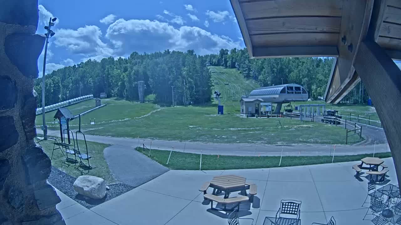 Giants Ridge Main Square, Ski Slopes & Cable Car Live Cam - Biwabik, Saint Louis, Minnesota, USA