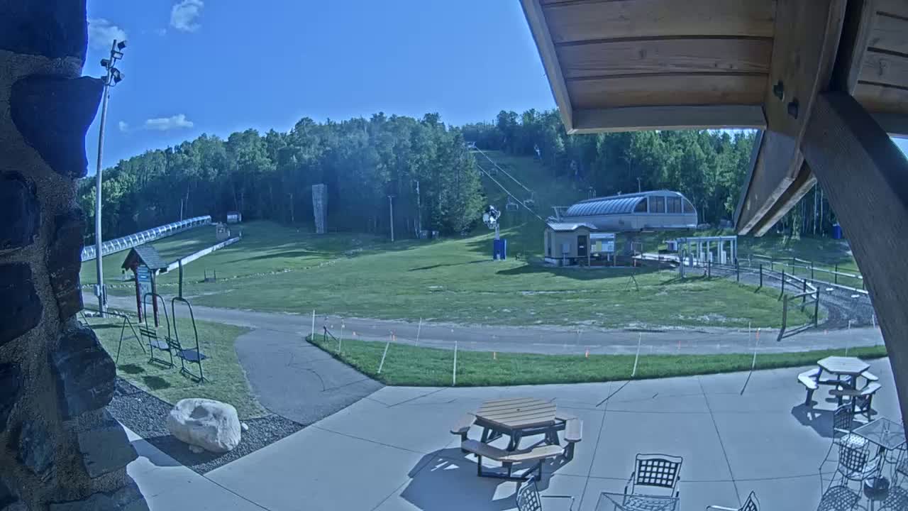 Giants Ridge Main Square, Ski Slopes & Cable Car Live Cam - Biwabik, Saint Louis, Minnesota, USA