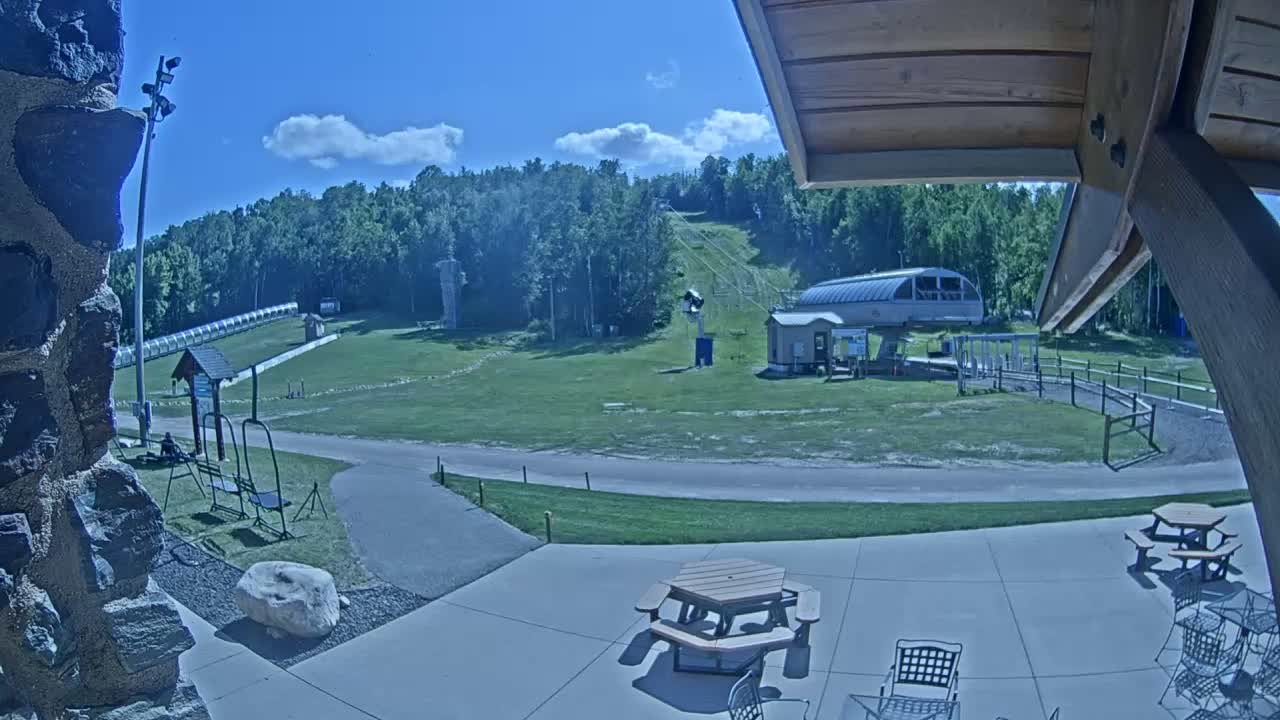 Giants Ridge Main Square, Ski Slopes & Cable Car Live Cam - Biwabik, Saint Louis, Minnesota, USA