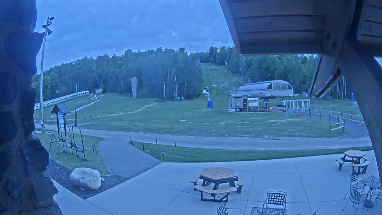 Giants Ridge Main Square, Ski Slopes & Cable Car Live Cam - Biwabik, Saint Louis, Minnesota, USA