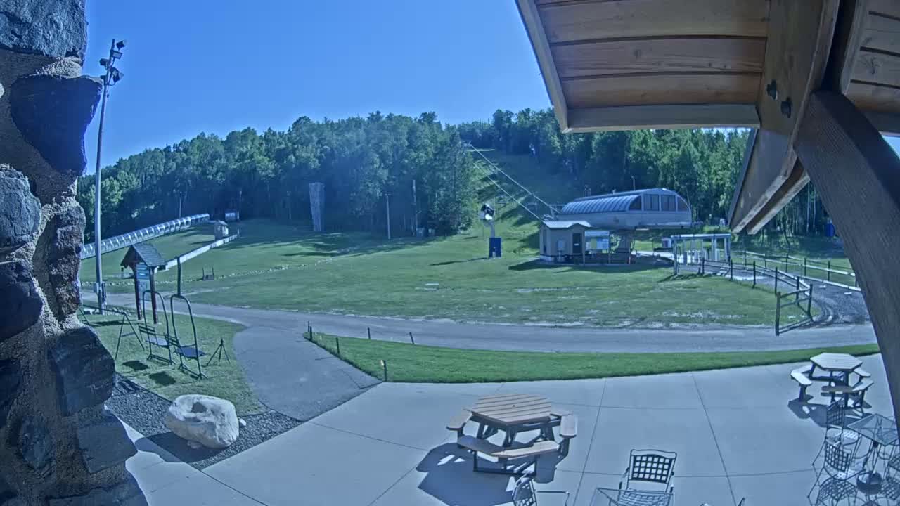 Giants Ridge Main Square, Ski Slopes & Cable Car Live Cam - Biwabik, Saint Louis, Minnesota, USA