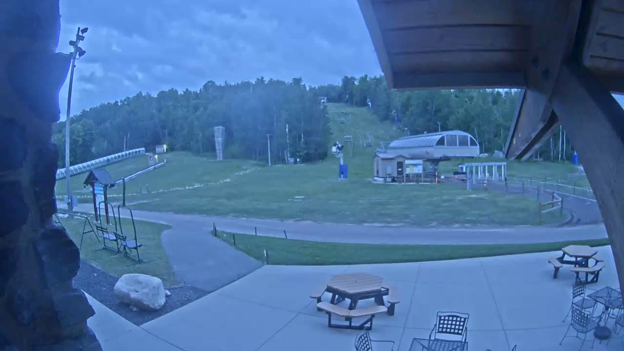 Giants Ridge Main Square, Ski Slopes & Cable Car Live Cam - Biwabik, Saint Louis, Minnesota, USA