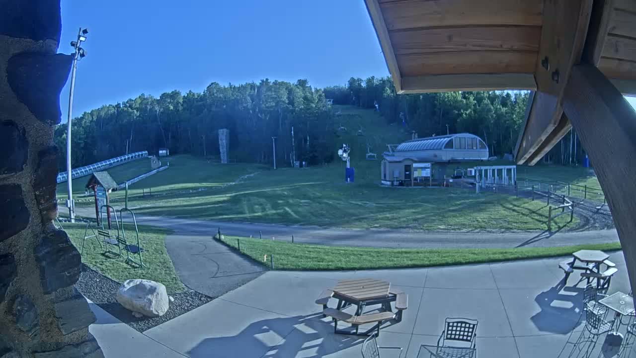 Giants Ridge Main Square, Ski Slopes & Cable Car Live Cam - Biwabik, Saint Louis, Minnesota, USA
