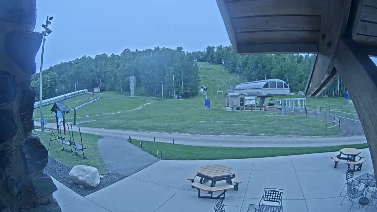 Giants Ridge Main Square, Ski Slopes & Cable Car Live Cam - Biwabik, Saint Louis, Minnesota, USA