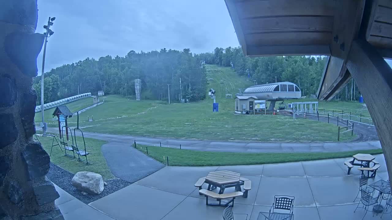 Giants Ridge Main Square, Ski Slopes & Cable Car Live Cam - Biwabik, Saint Louis, Minnesota, USA