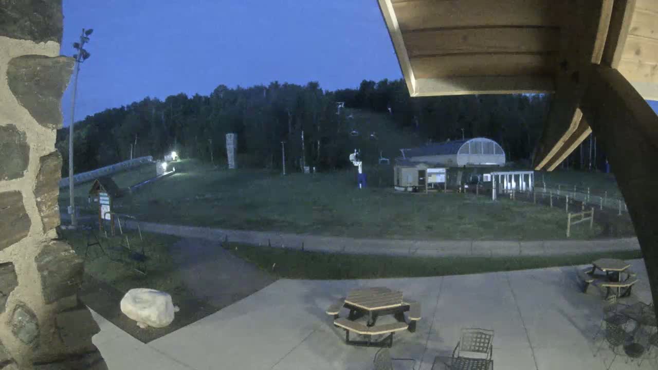 Giants Ridge Main Square, Ski Slopes & Cable Car Live Cam - Biwabik, Saint Louis, Minnesota, USA