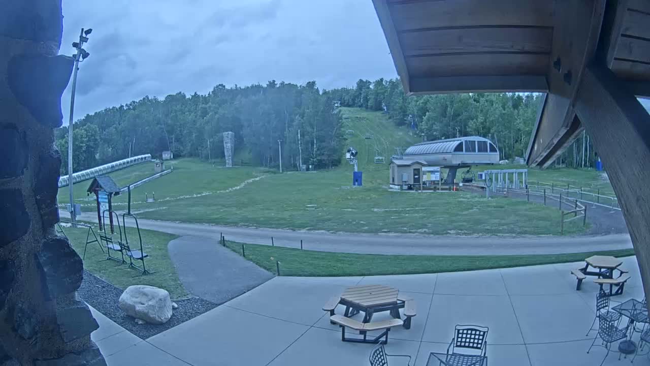Giants Ridge Main Square, Ski Slopes & Cable Car Live Cam - Biwabik, Saint Louis, Minnesota, USA