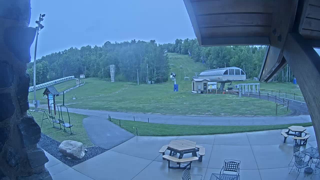 Giants Ridge Main Square, Ski Slopes & Cable Car Live Cam - Biwabik, Saint Louis, Minnesota, USA