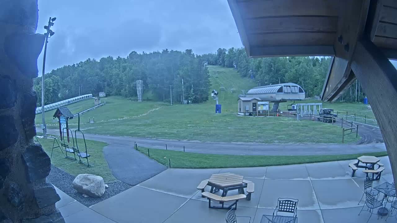 Giants Ridge Main Square, Ski Slopes & Cable Car Live Cam - Biwabik, Saint Louis, Minnesota, USA