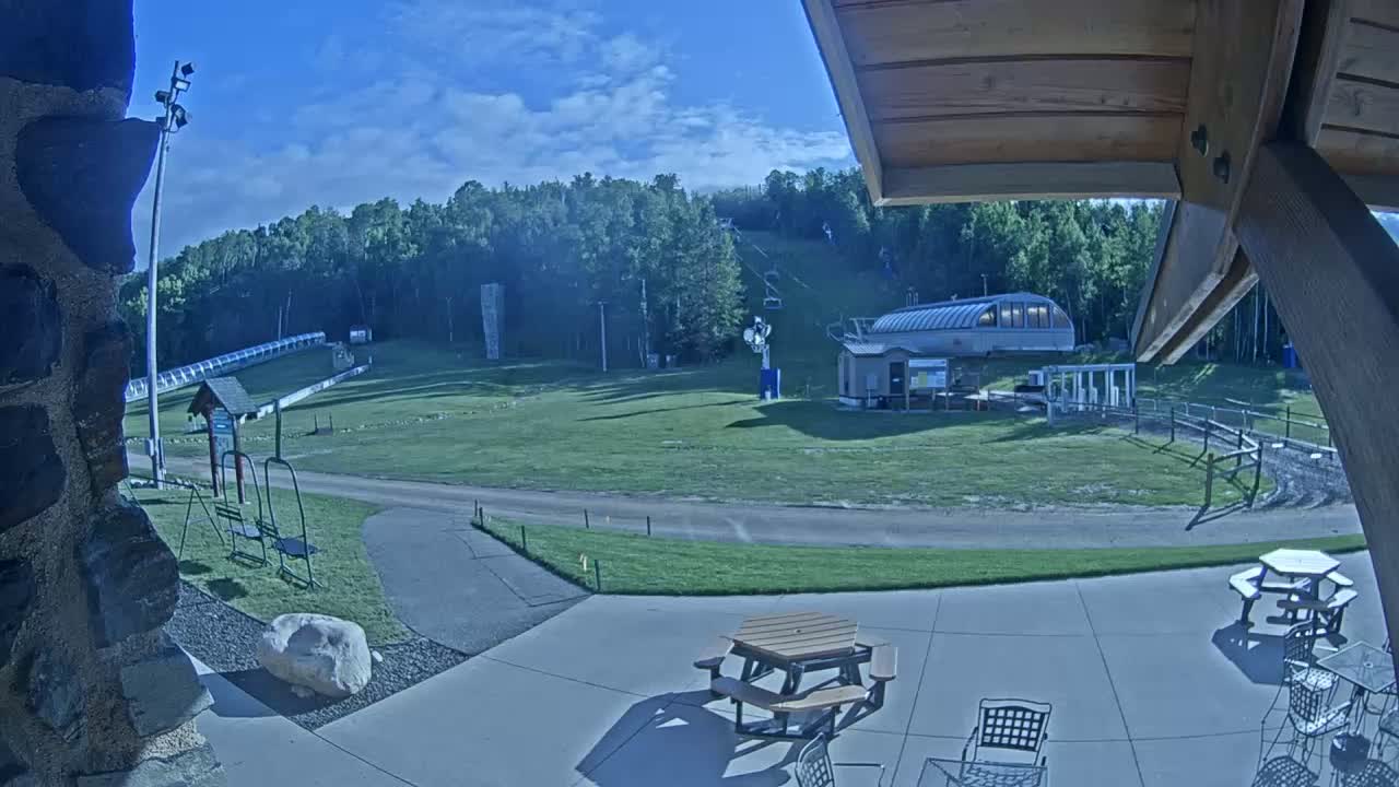 Giants Ridge Main Square, Ski Slopes & Cable Car Live Cam - Biwabik, Saint Louis, Minnesota, USA