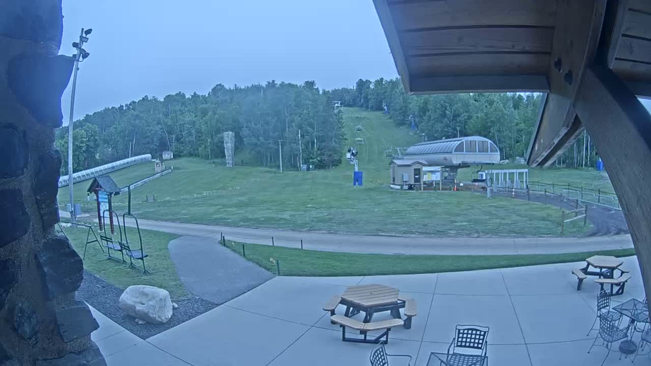 Giants Ridge Main Square, Ski Slopes & Cable Car Live Cam - Biwabik, Saint Louis, Minnesota, USA