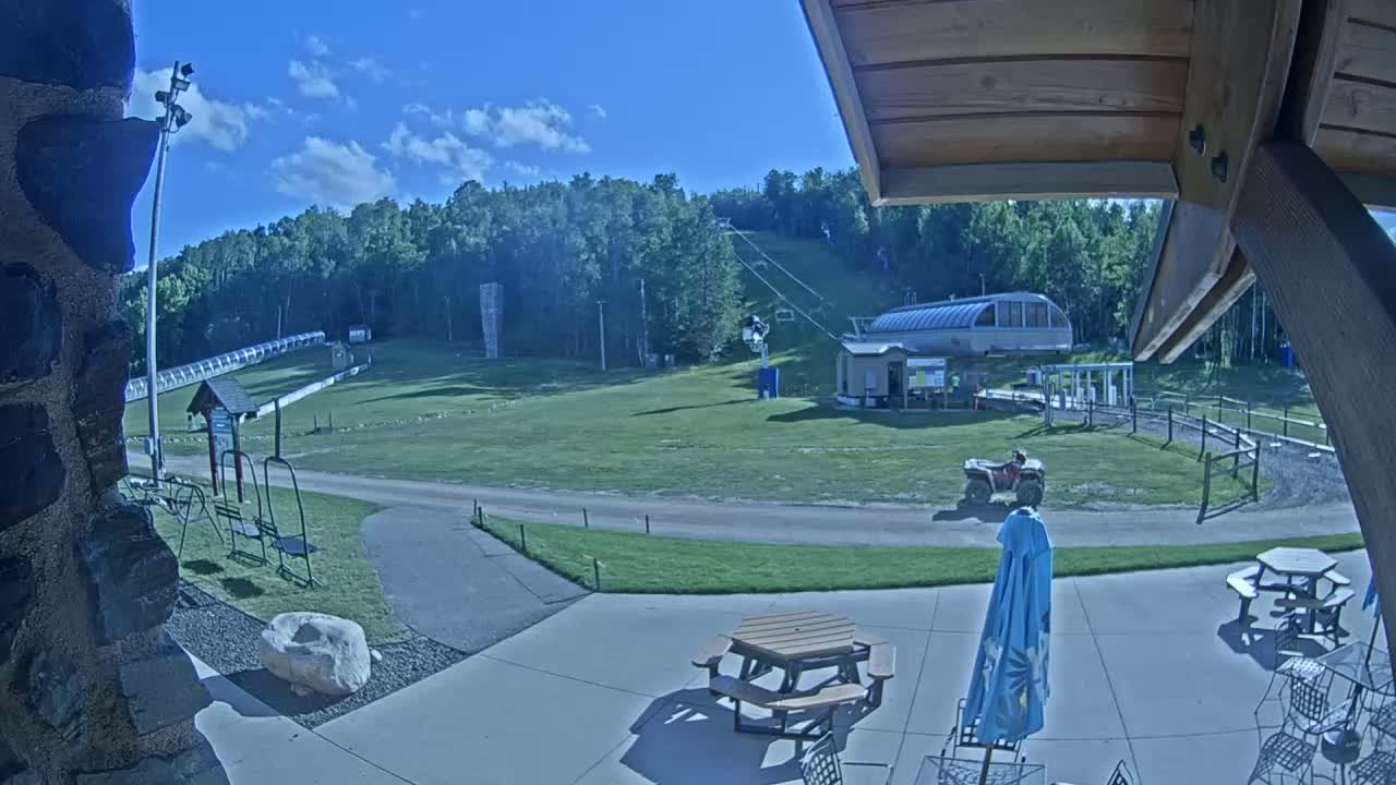 Giants Ridge Main Square, Ski Slopes & Cable Car Live Cam - Biwabik, Saint Louis, Minnesota, USA