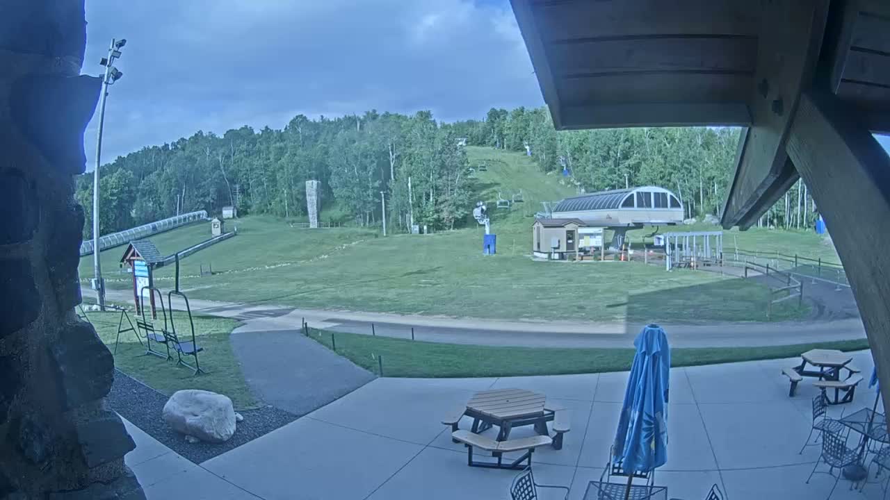 Giants Ridge Main Square, Ski Slopes & Cable Car Live Cam - Biwabik, Saint Louis, Minnesota, USA