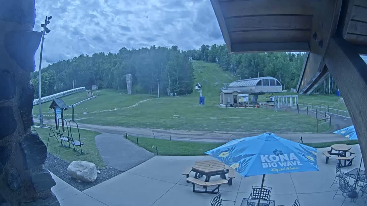 Giants Ridge Main Square, Ski Slopes & Cable Car Live Cam - Biwabik, Saint Louis, Minnesota, USA
