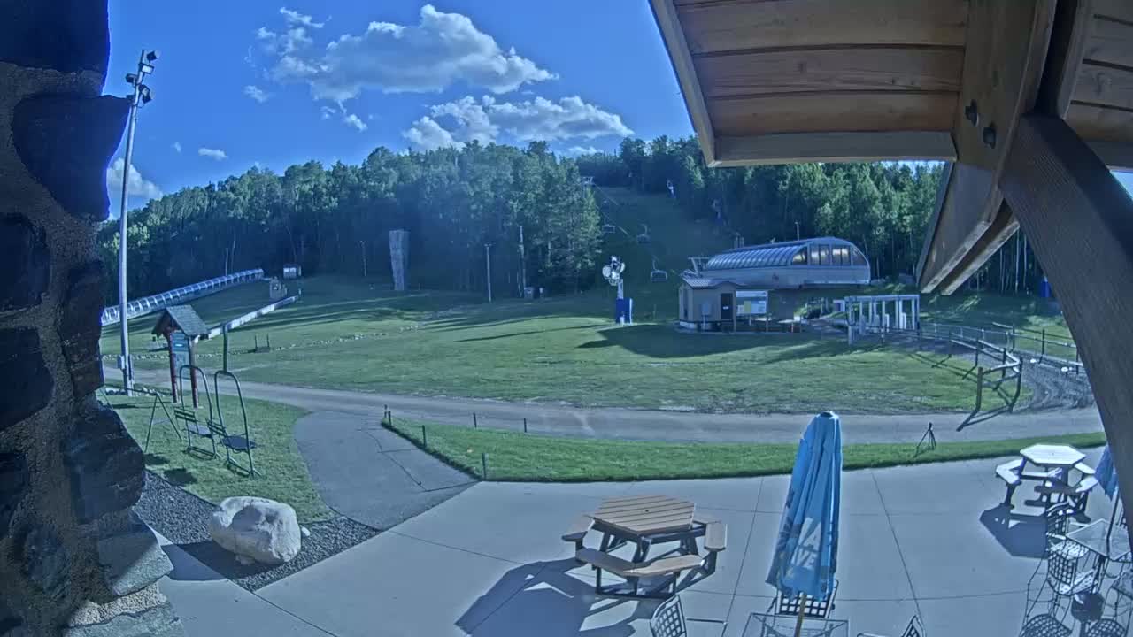 Giants Ridge Main Square, Ski Slopes & Cable Car Live Cam - Biwabik, Saint Louis, Minnesota, USA