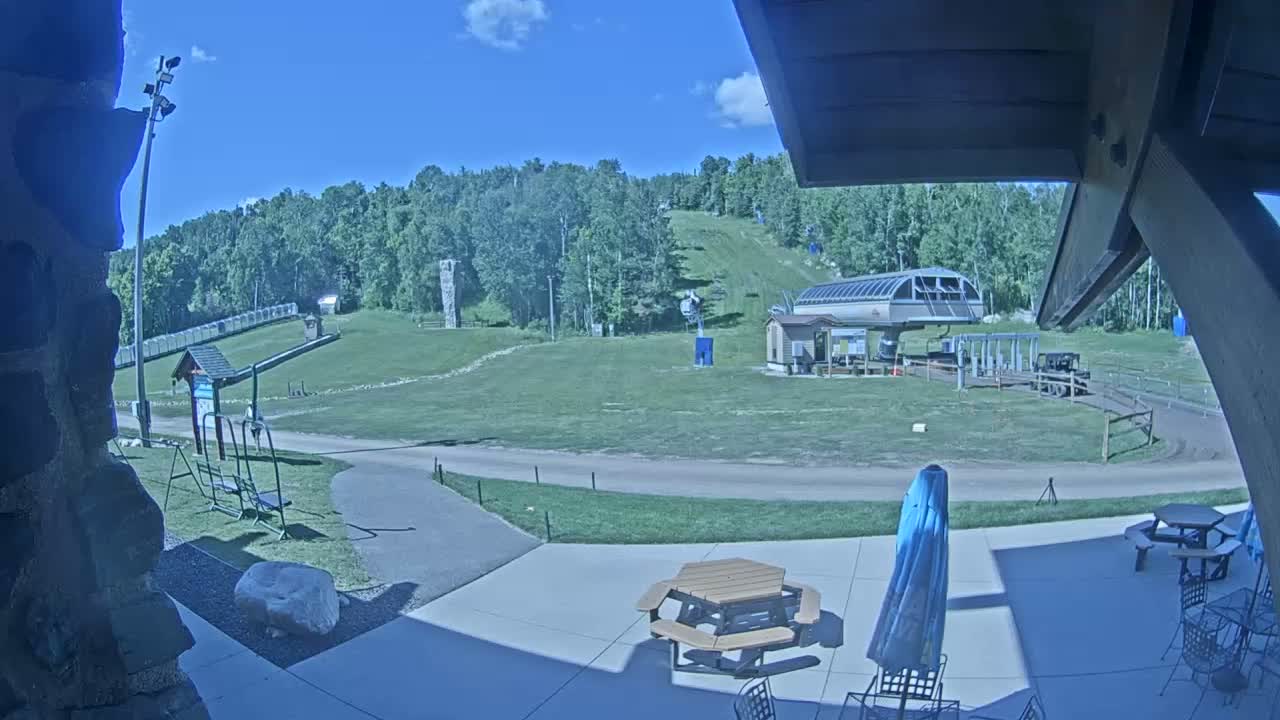Giants Ridge Main Square, Ski Slopes & Cable Car Live Cam - Biwabik, Saint Louis, Minnesota, USA