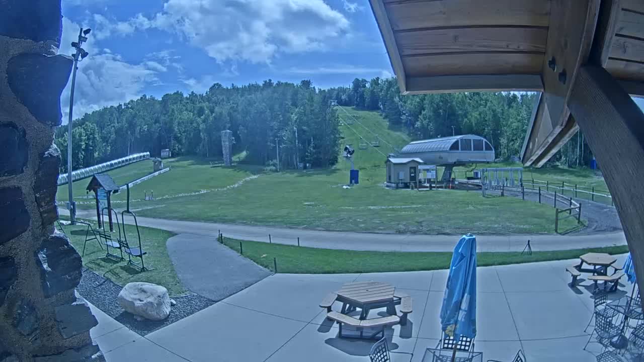 Giants Ridge Main Square, Ski Slopes & Cable Car Live Cam - Biwabik, Saint Louis, Minnesota, USA