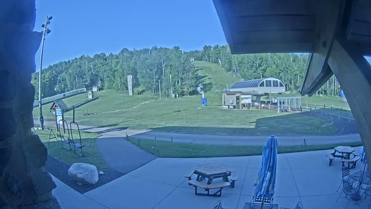 Giants Ridge Main Square, Ski Slopes & Cable Car Live Cam - Biwabik, Saint Louis, Minnesota, USA