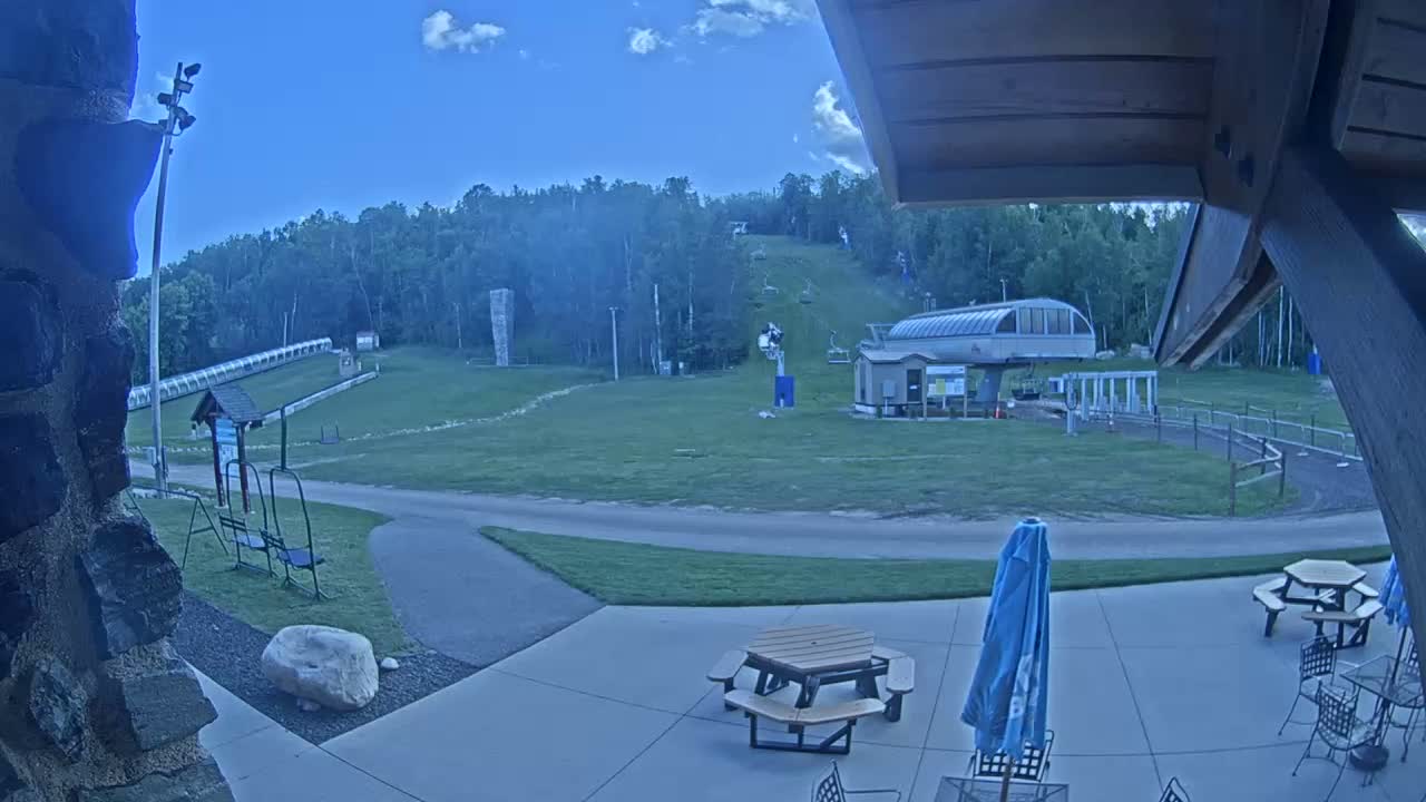 Giants Ridge Main Square, Ski Slopes & Cable Car Live Cam - Biwabik, Saint Louis, Minnesota, USA