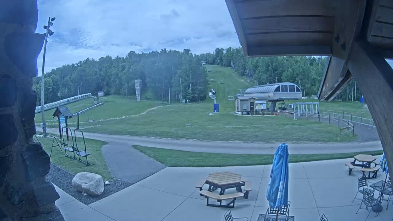 Giants Ridge Main Square, Ski Slopes & Cable Car Live Cam - Biwabik, Saint Louis, Minnesota, USA