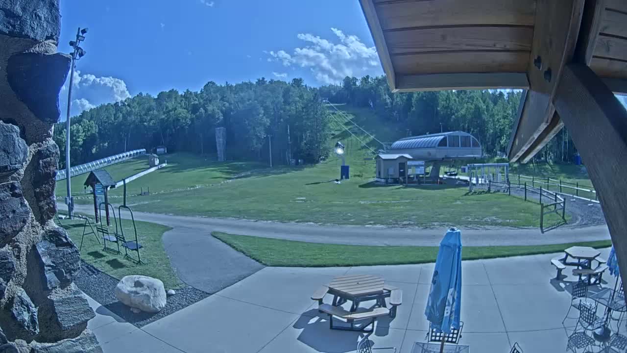 Giants Ridge Main Square, Ski Slopes & Cable Car Live Cam - Biwabik, Saint Louis, Minnesota, USA