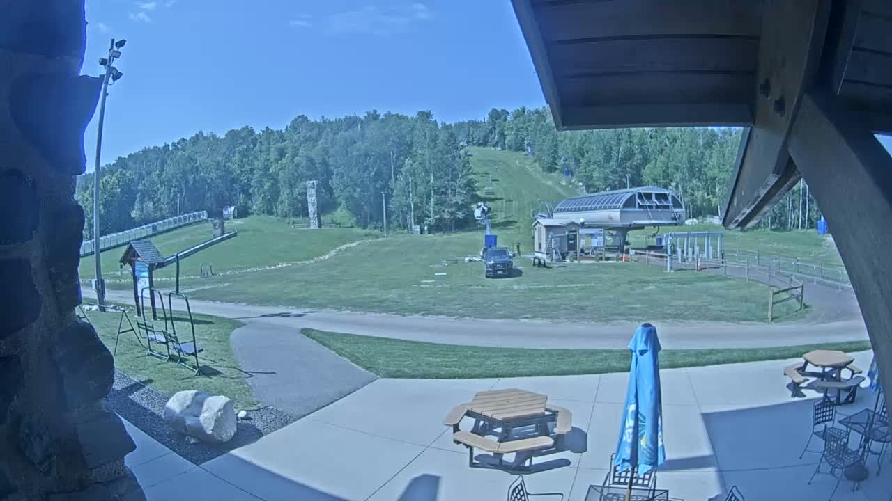 Giants Ridge Main Square, Ski Slopes & Cable Car Live Cam - Biwabik, Saint Louis, Minnesota, USA