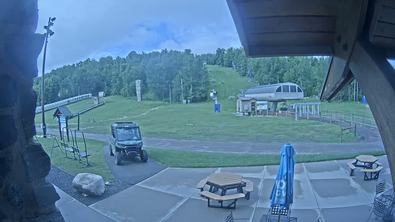 Giants Ridge Main Square, Ski Slopes & Cable Car Live Cam - Biwabik, Saint Louis, Minnesota, USA