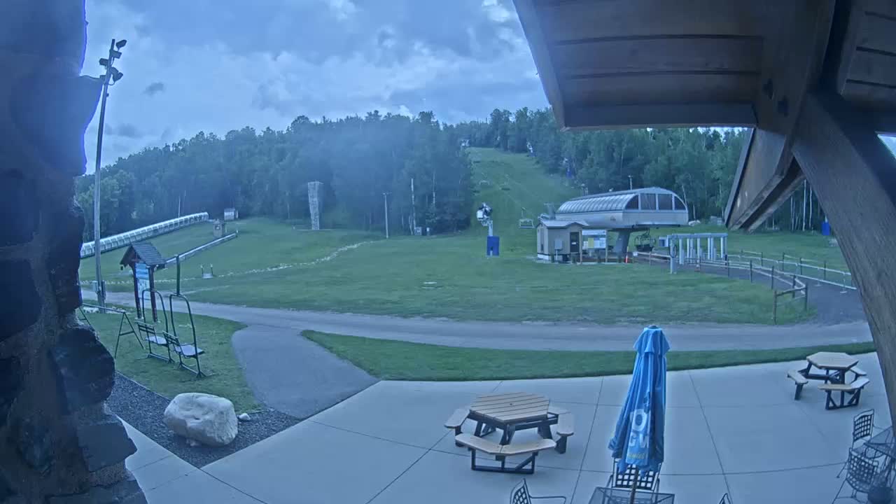 Giants Ridge Main Square, Ski Slopes & Cable Car Live Cam - Biwabik, Saint Louis, Minnesota, USA