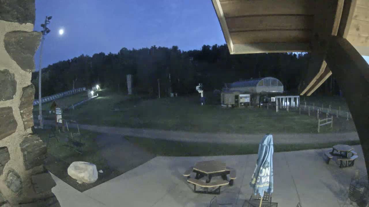 Giants Ridge Main Square, Ski Slopes & Cable Car Live Cam - Biwabik, Saint Louis, Minnesota, USA