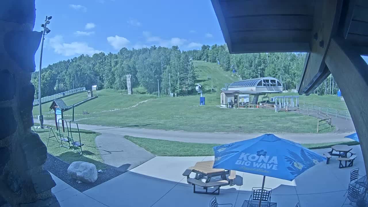 Giants Ridge Main Square, Ski Slopes & Cable Car Live Cam - Biwabik, Saint Louis, Minnesota, USA