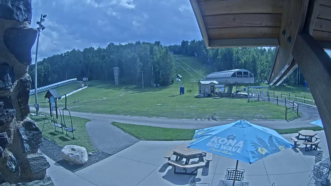 Giants Ridge Main Square, Ski Slopes & Cable Car Live Cam - Biwabik, Saint Louis, Minnesota, USA
