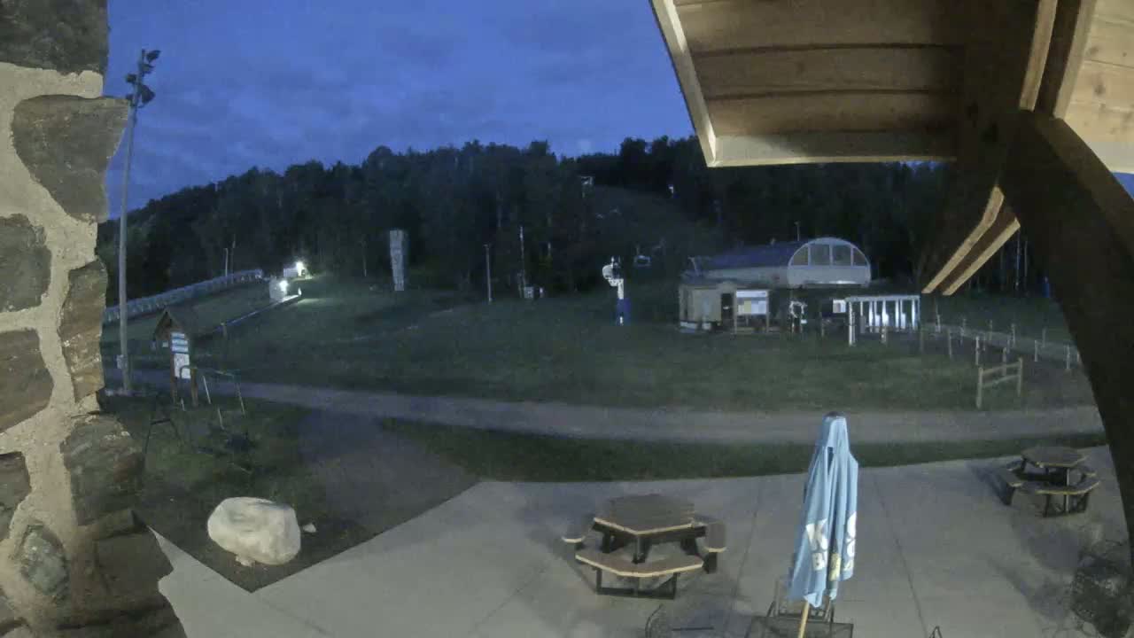 Giants Ridge Main Square, Ski Slopes & Cable Car Live Cam - Biwabik, Saint Louis, Minnesota, USA