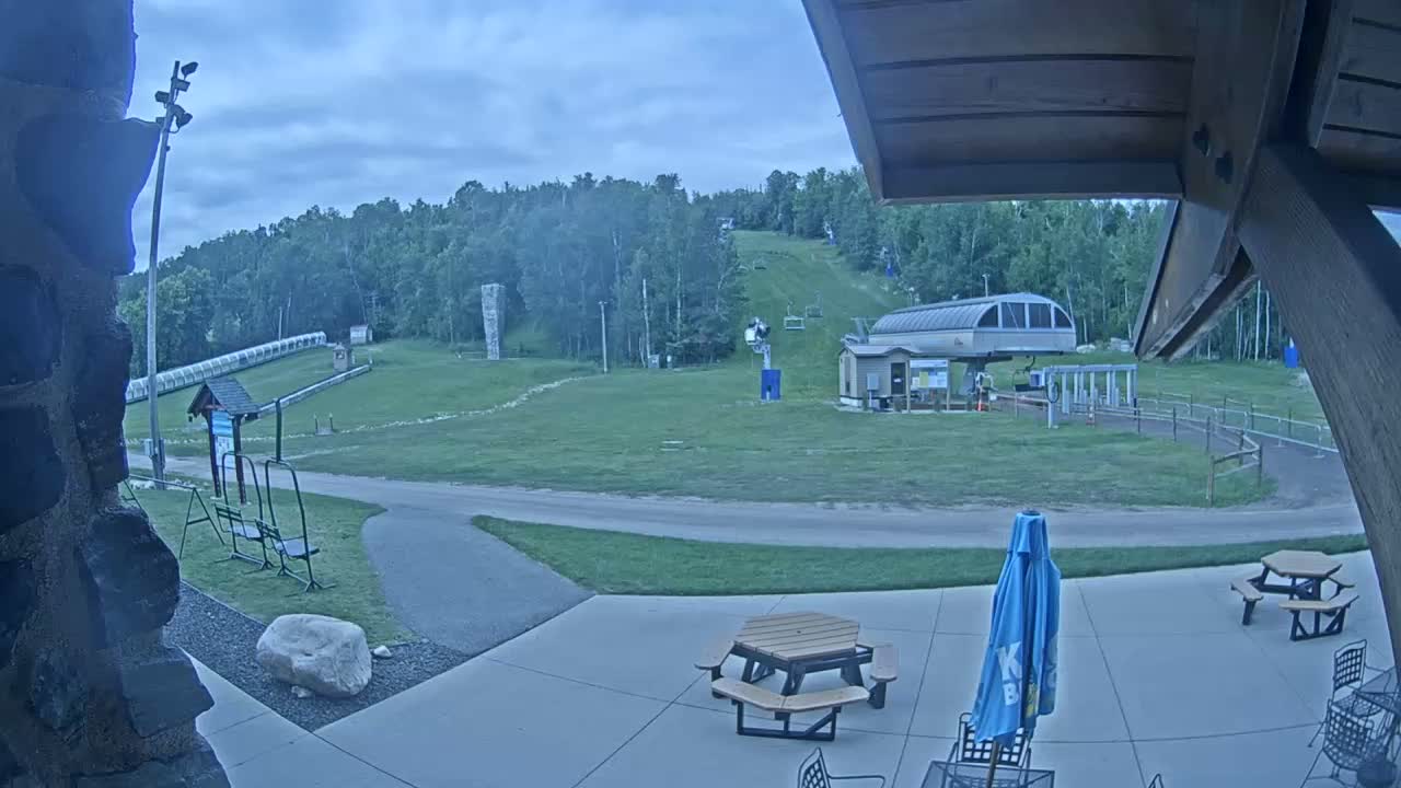 Giants Ridge Main Square, Ski Slopes & Cable Car Live Cam - Biwabik, Saint Louis, Minnesota, USA