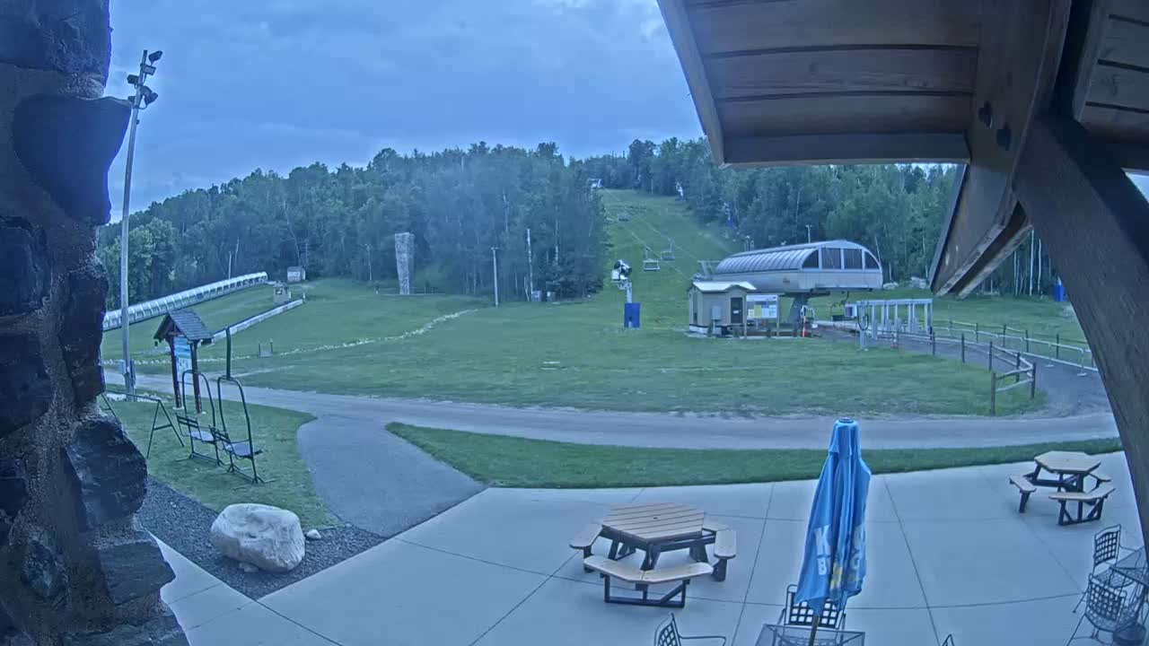 Giants Ridge Main Square, Ski Slopes & Cable Car Live Cam - Biwabik, Saint Louis, Minnesota, USA