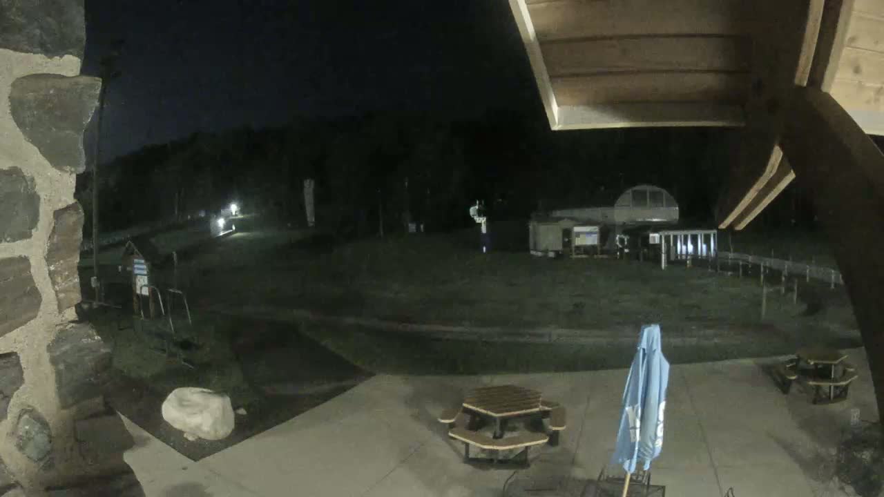 Giants Ridge Main Square, Ski Slopes & Cable Car Live Cam - Biwabik, Saint Louis, Minnesota, USA