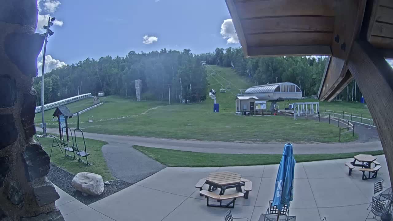 Giants Ridge Main Square, Ski Slopes & Cable Car Live Cam - Biwabik, Saint Louis, Minnesota, USA