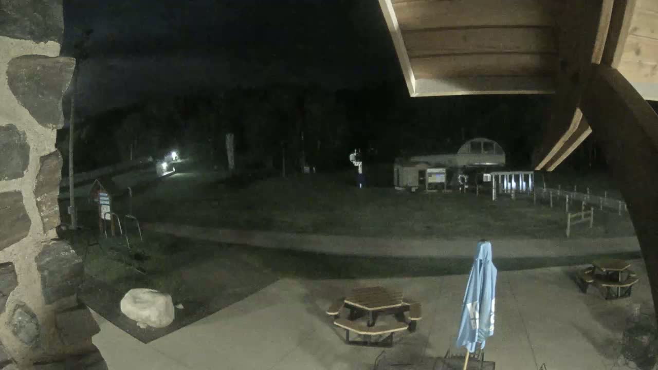 Giants Ridge Main Square, Ski Slopes & Cable Car Live Cam - Biwabik, Saint Louis, Minnesota, USA