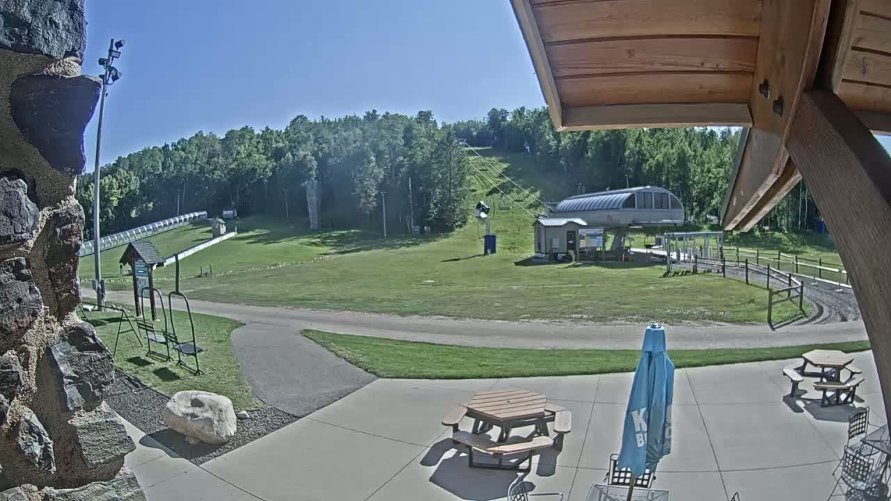 Giants Ridge Main Square, Ski Slopes & Cable Car Live Cam - Biwabik, Saint Louis, Minnesota, USA