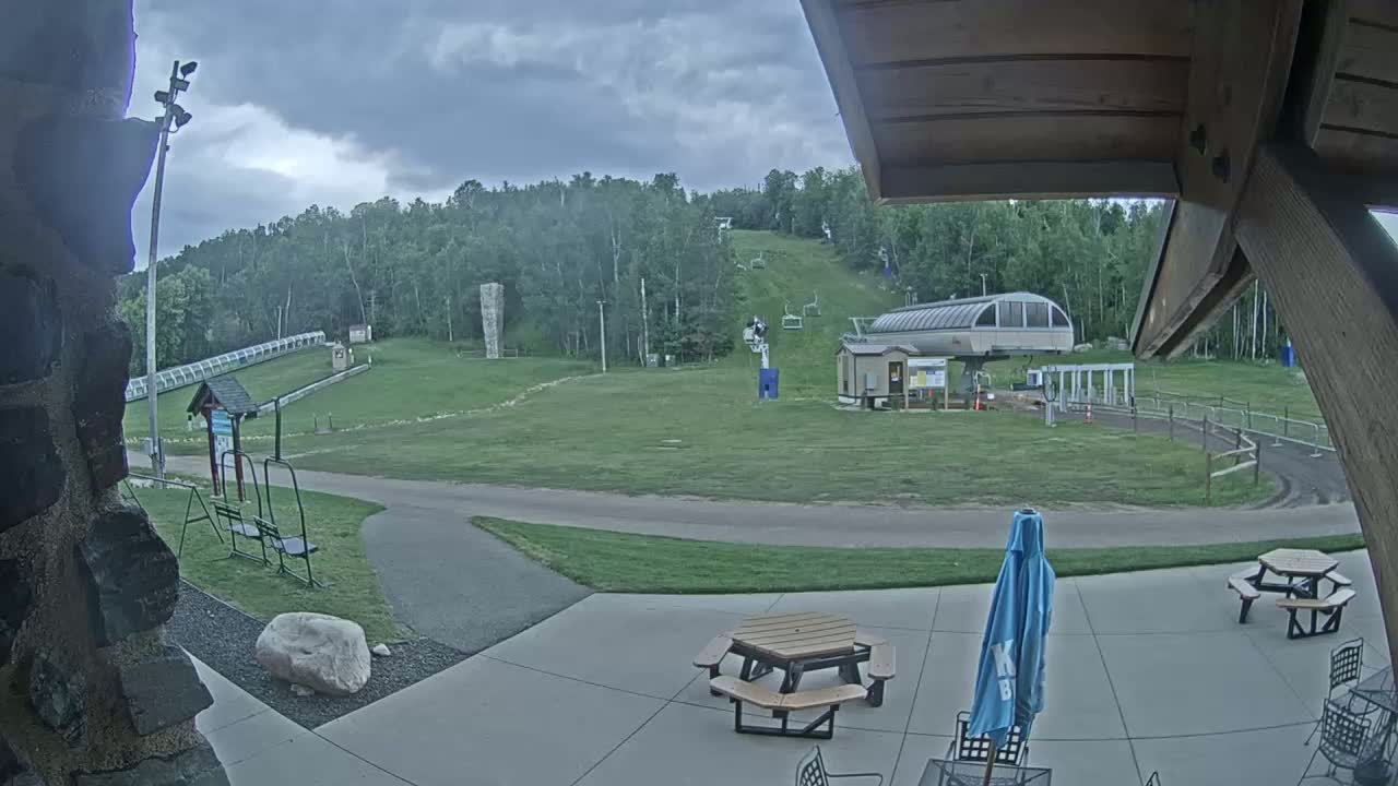 Giants Ridge Main Square, Ski Slopes & Cable Car Live Cam - Biwabik, Saint Louis, Minnesota, USA