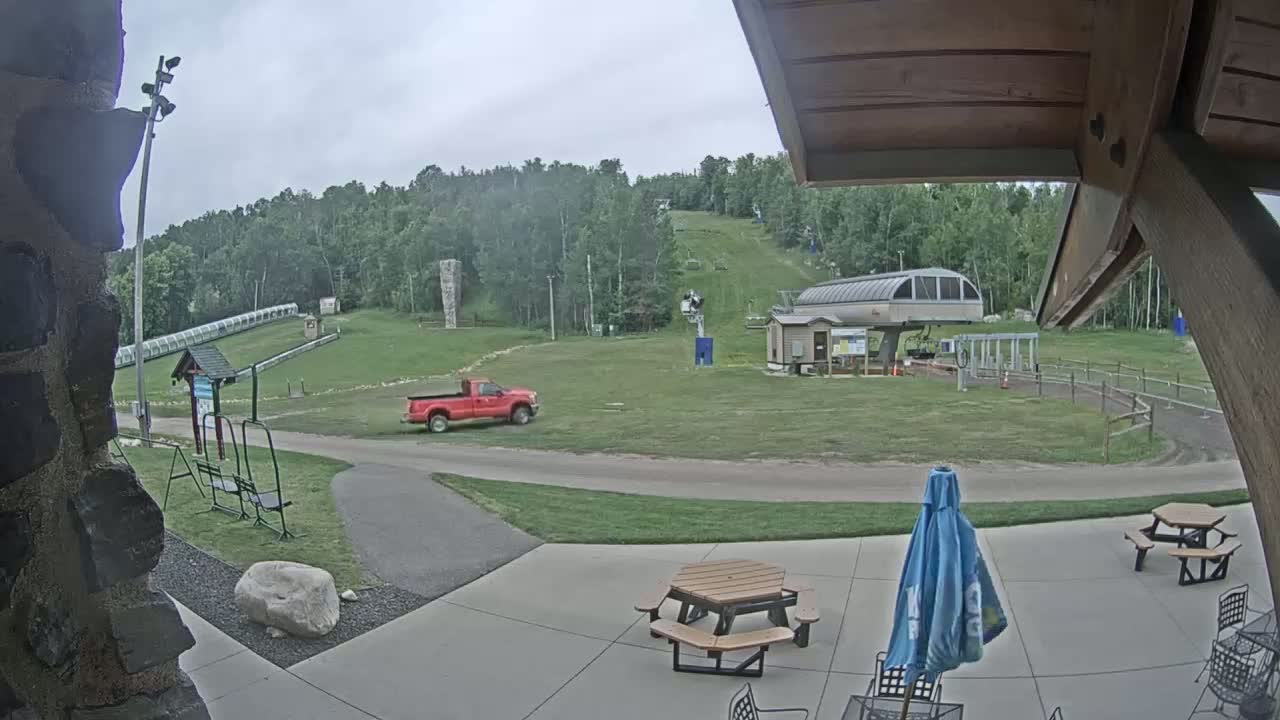 Giants Ridge Main Square, Ski Slopes & Cable Car Live Cam - Biwabik, Saint Louis, Minnesota, USA