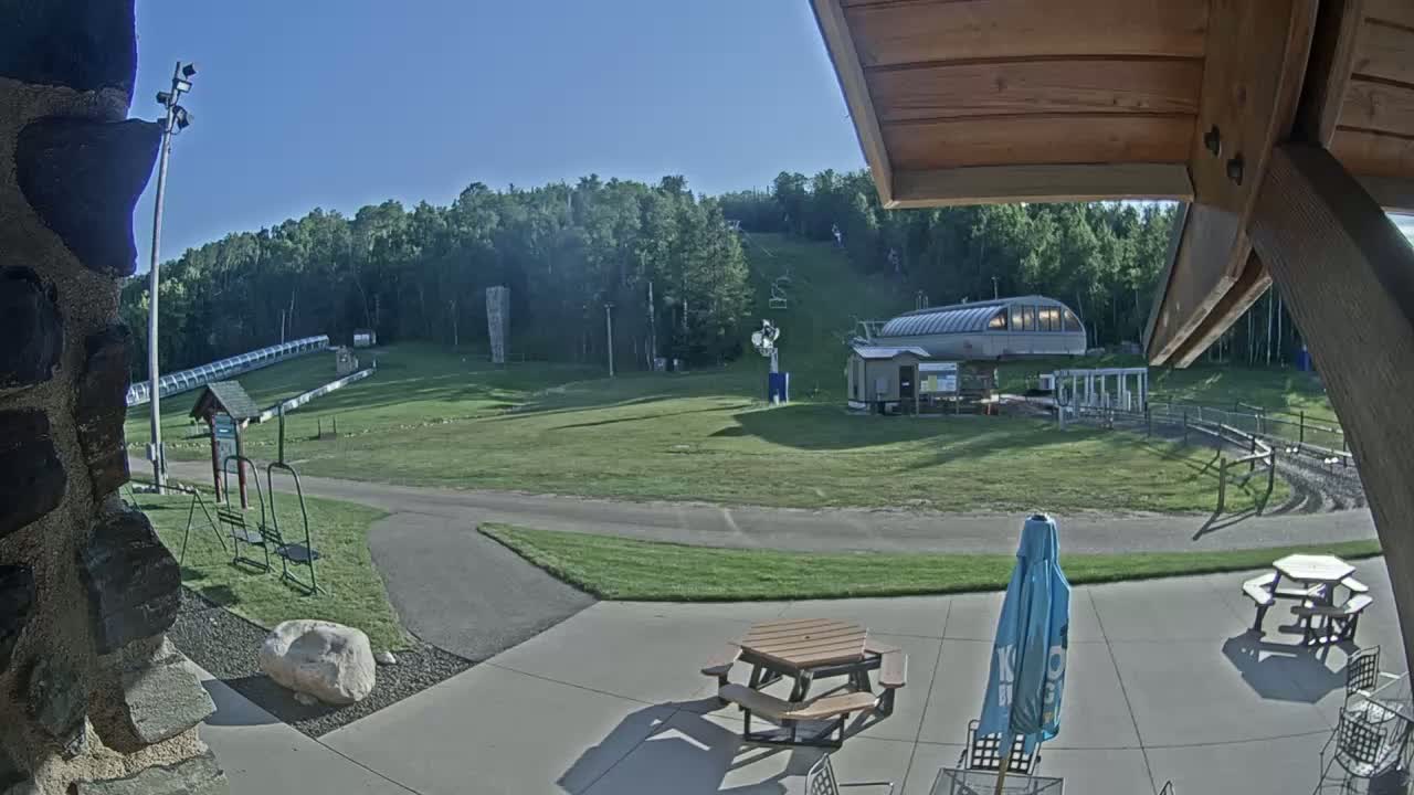 Giants Ridge Main Square, Ski Slopes & Cable Car Live Cam - Biwabik, Saint Louis, Minnesota, USA