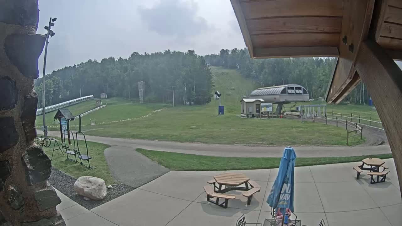 Giants Ridge Main Square, Ski Slopes & Cable Car Live Cam - Biwabik, Saint Louis, Minnesota, USA