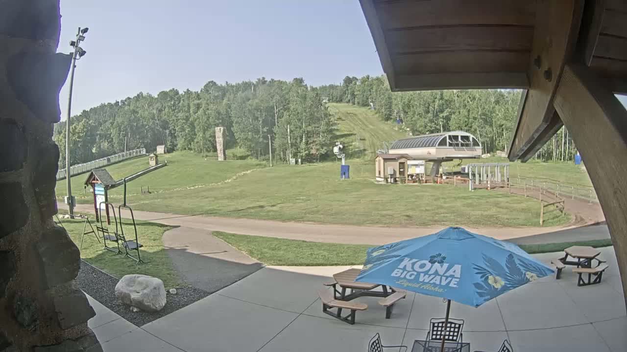 Giants Ridge Main Square, Ski Slopes & Cable Car Live Cam - Biwabik, Saint Louis, Minnesota, USA