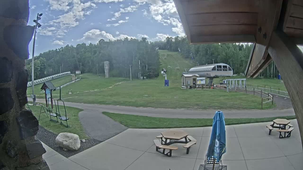 Giants Ridge Main Square, Ski Slopes & Cable Car Live Cam - Biwabik, Saint Louis, Minnesota, USA