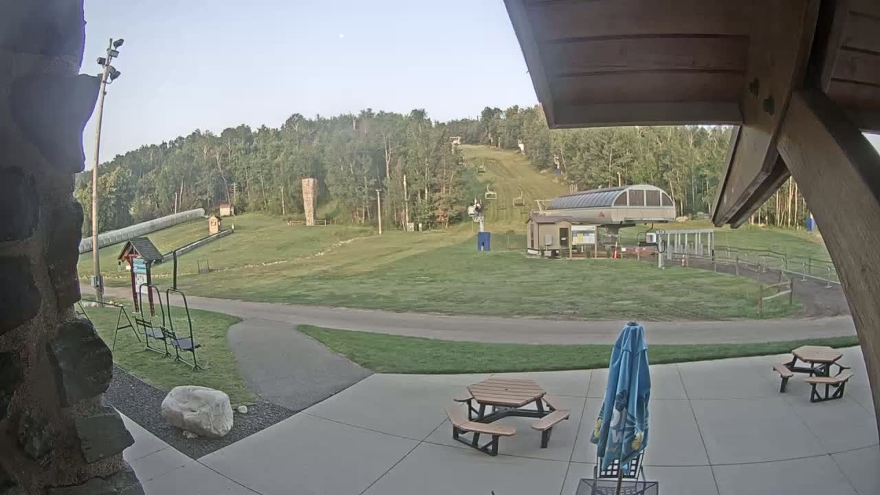 Giants Ridge Main Square, Ski Slopes & Cable Car Live Cam - Biwabik, Saint Louis, Minnesota, USA