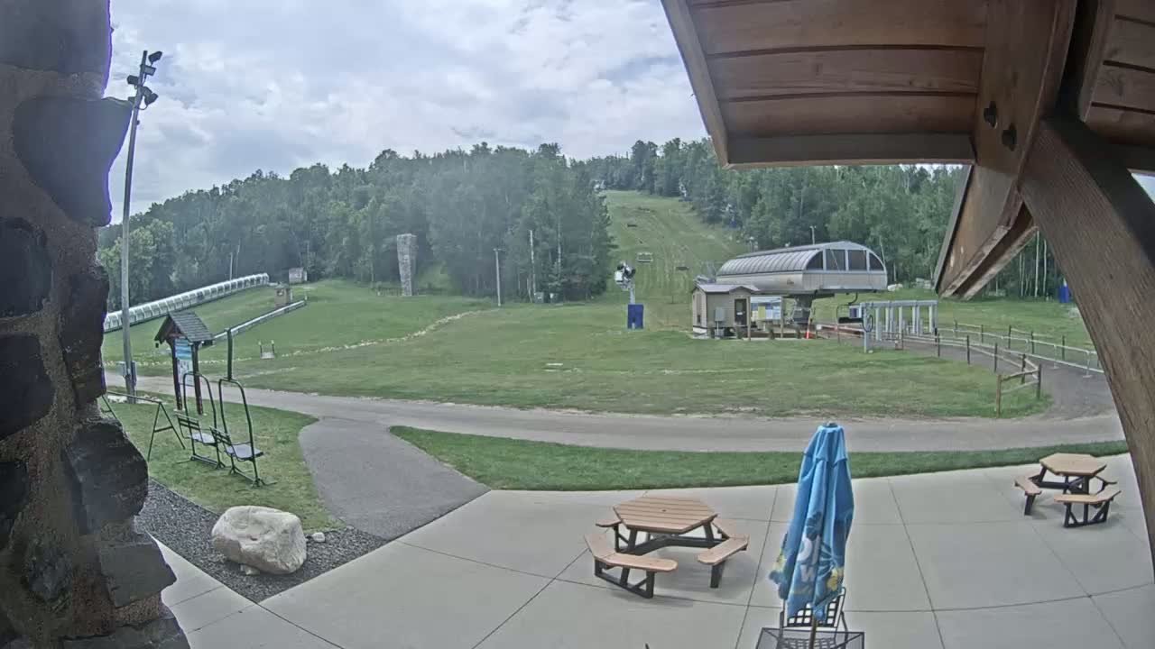 Giants Ridge Main Square, Ski Slopes & Cable Car Live Cam - Biwabik, Saint Louis, Minnesota, USA